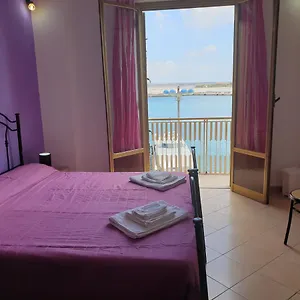 Beb Al Porto Da Joseph Frühstückspension
